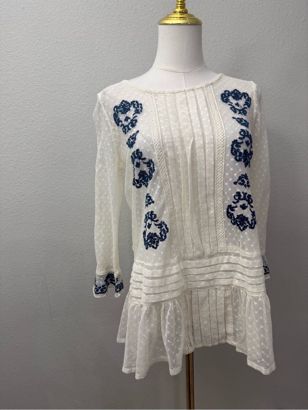 Free People Jocelyn Navy Blue Embroidered Ivory Swiss Dot Mesh XS - Picture 2 of 4